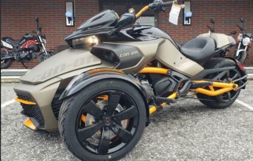 Can am spyder F3 akrapovic