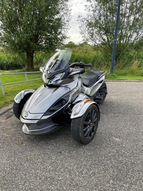 Can am spyder sts 1000