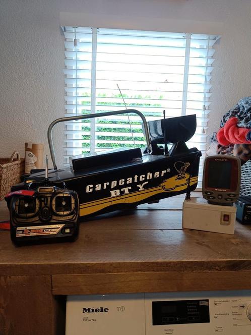 CarpCatcher BT 5 voerboot incl Dieptemeter.