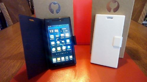 Catee CT200 4,5034 Android smartphone wit of zw. incl.flipcase
