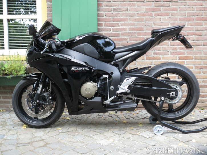 Cbr1000R fireblade cbr1000 rr cbr 1000 rr 10000km zwart 2008