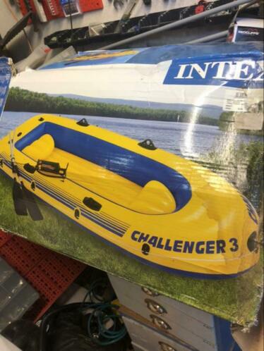 Challenger 3 rubber boot