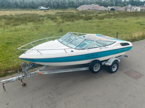 Chaparral 1850 SL met 4.3L Mercruiser V6 op trailer.