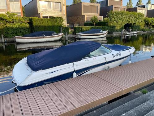 Chaparral 216 SSI sportboot met Load Rite trailer