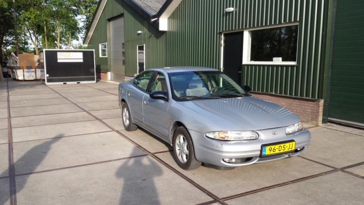 Chevrolet Alero 3.4 Sedan AUT 1999 Grijs