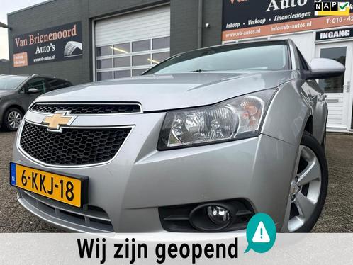 Chevrolet Cruze 1.8 LT in automaat met parkeersensoren en bl