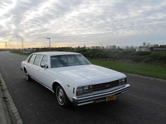 Chevrolet Impala 6 deurs Limo - 1977