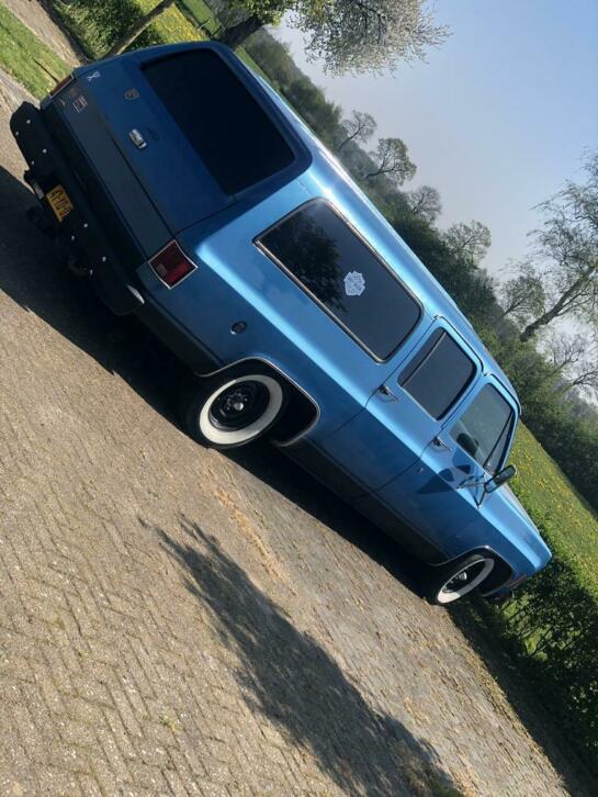 Chevrolet Suburban 1975 Blauw