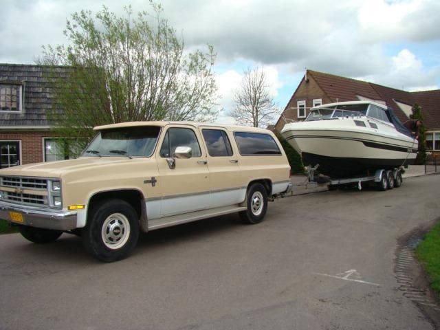 Chevrolet Suburban 2 WD 1985 silverado 20