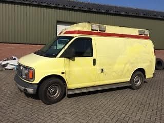 Chevy Van Ambulance in onderdelen Bel voor Uw onderdelen