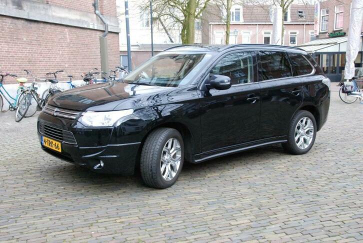 Chique Mitsubishi Outlander PHEV INSTYLE Luxe uitvoering 4WD