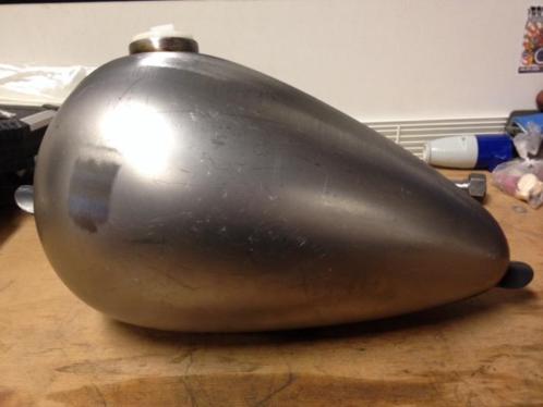 Chopper bobber tank
