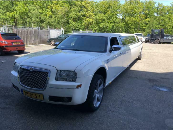 Chrysler 300 C 2006 Wit Stretched Limo