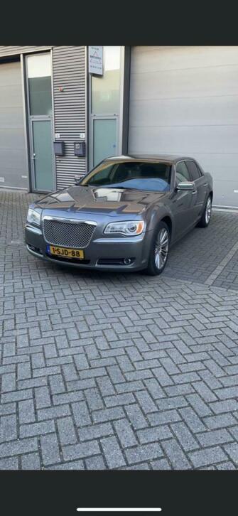 Chrysler 300C 2011 Grijs