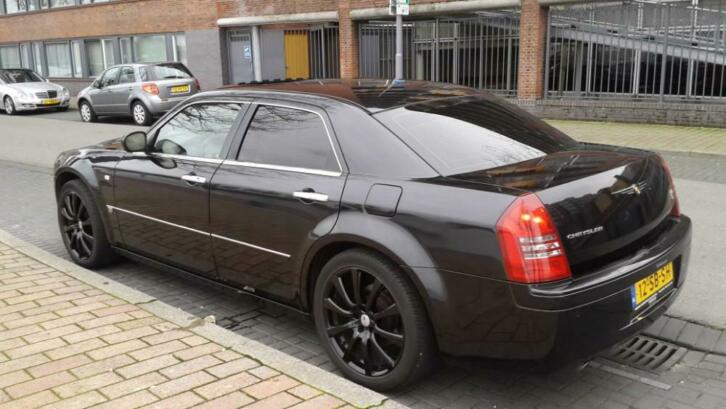 Chrysler 300C 3.0 CRD V6 AUT 2005 Zwart 