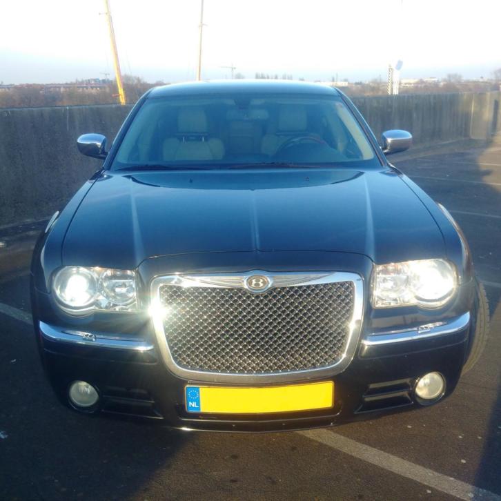 Chrysler 300C 3.0 CRD V6 AUT 2006 Zwart Bentley Look  100