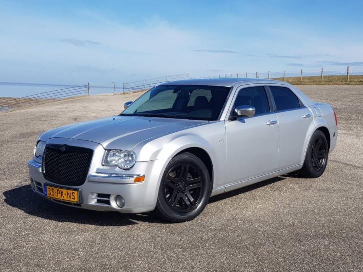 Chrysler 300C 5.7 L V8 HEMI AUT BWJR 2004 LPG G3 Full Option