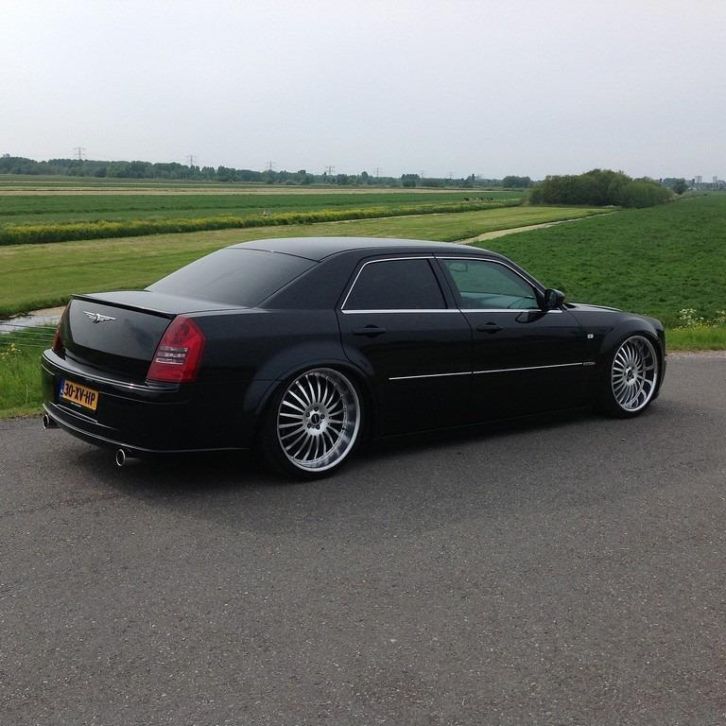 Chrysler 300C 6.1 I V8 SRT8 AUT 2006 Zwart