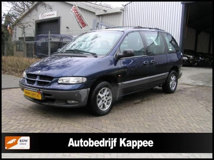 Chrysler Grand voyager 3.3i LE 7 pers stuurbekr airco gerese