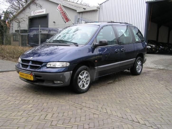 Chrysler Grand voyager 3.3i LE 7 pers stuurbekr airco nieuwe