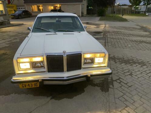 Chrysler LE-Baron 5.2 AUT 1981 Wit