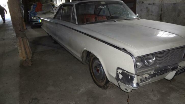 Chrysler Newport 6.3 V8 1965 2 dr coupe roodwit int.