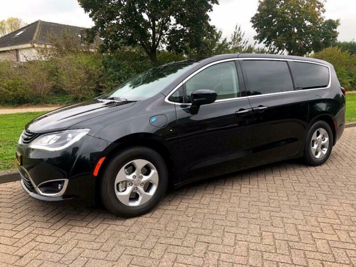 Chrysler Pacifica 3.6 Hybride 2016 7 persoons automaat