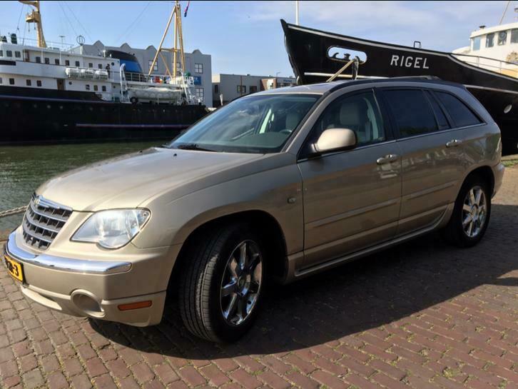 Chrysler Pacifica - Goudkleurig