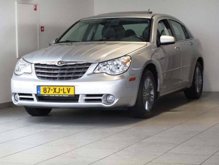 Chrysler Sebring 2.0 CRD Limited met Navigatie en Schuifdak