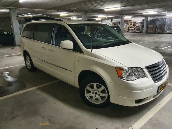 Chrysler Town amp Country 2010 Wit