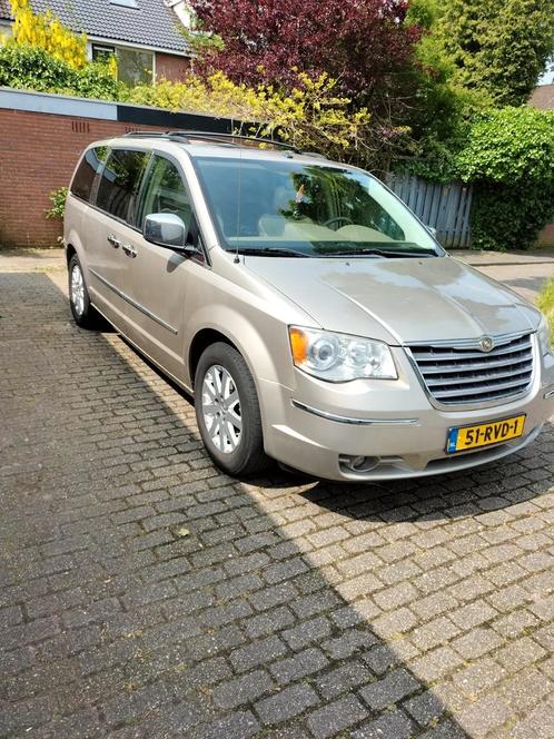 Chrysler Town amp Country limited 4.0 swivelampgo  Beige