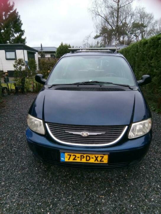 Chrysler voyager 2.4 5 speed donkerblauw