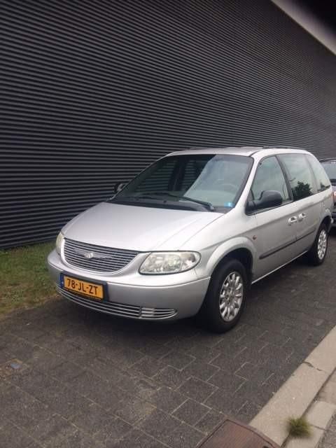 Chrysler Voyager 2.4 I 2002 Grijs