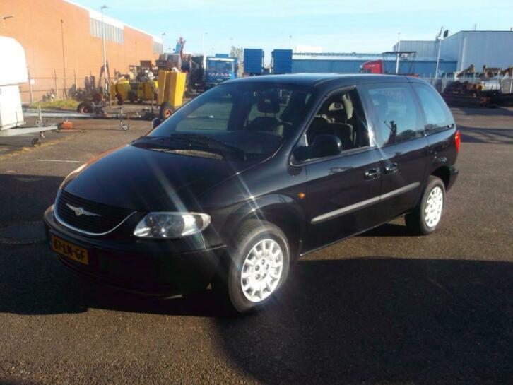 Chrysler Voyager 2.4 I 2003 Zwart 7 persoons nieuwe apk