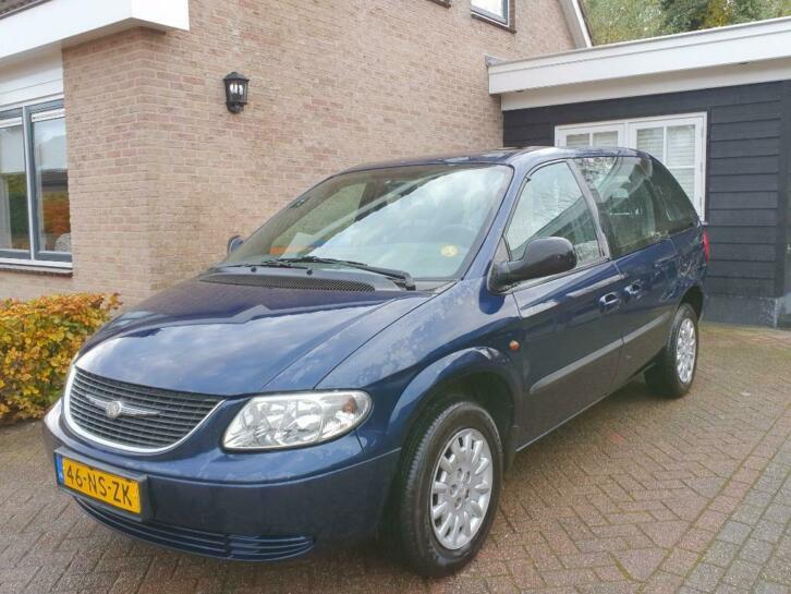 Chrysler Voyager 2.4 I 2004, met trekhaak, 7 of 8 persoons