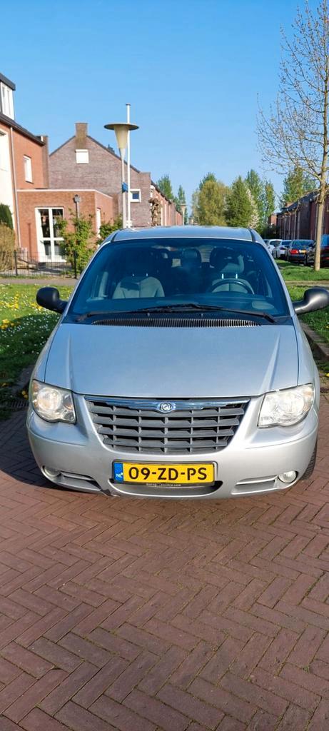 Chrysler Voyager 2.4 I 2008 met nieuwe APK