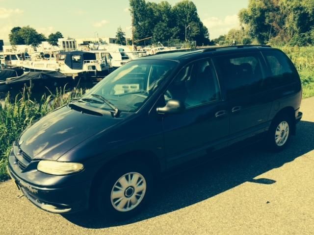 Chrysler Voyager 2.4 I BJ1997 Blauw Apk gekeurd Airco 