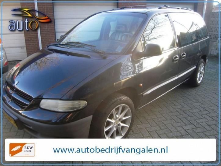 Chrysler Voyager 2.4i SE 7 persoons (bj 1999 automaat)