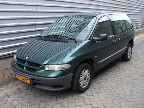 Chrysler Voyager 2.4i SE 7persoons. 97 Airco