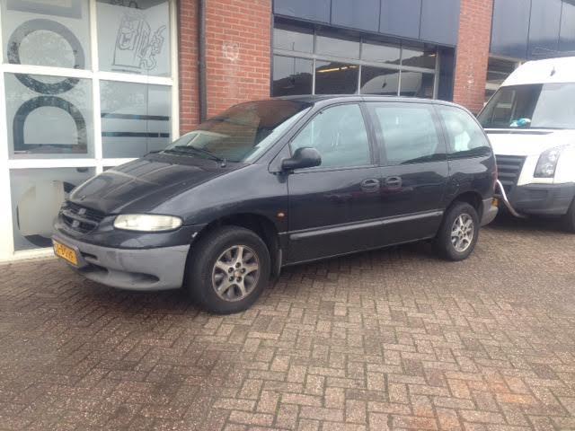 Chrysler Voyager 2.5 td SE (bj 1999)