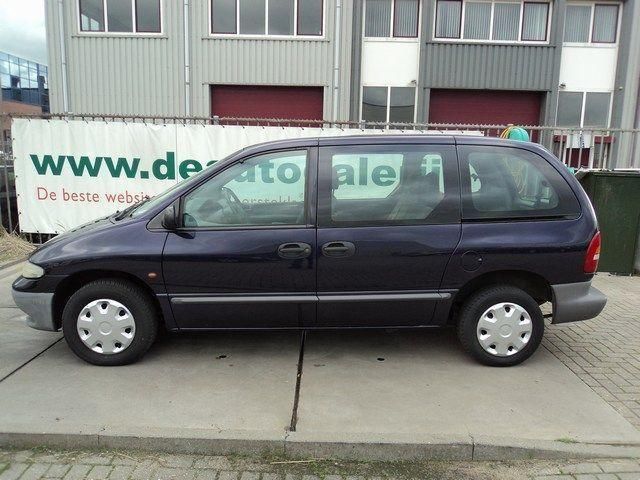 Chrysler Voyager 2.5td se met Airco 8-persoons uitvoering