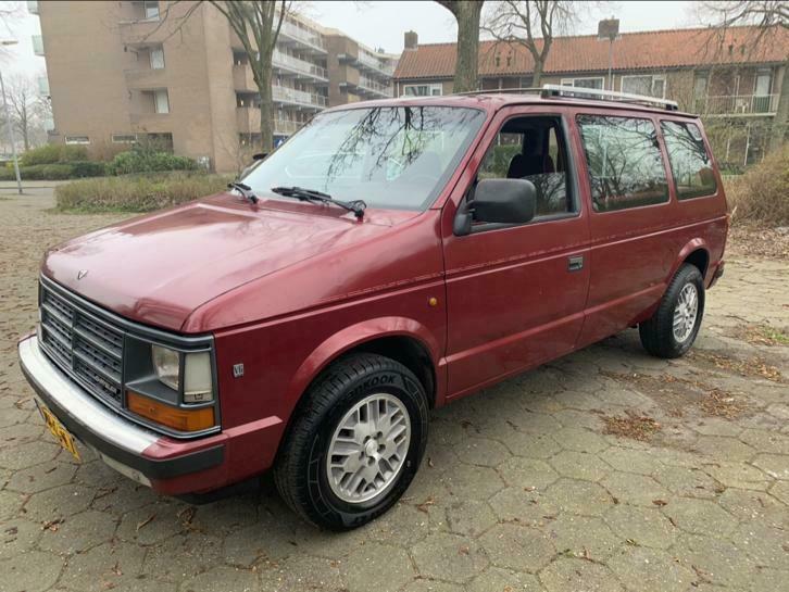 Chrysler Voyager 3.0 I SE AUT U9 1989 Rood