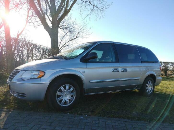 Chrysler Voyager TampC 2007 Grijs 7 pers. Lage km039s