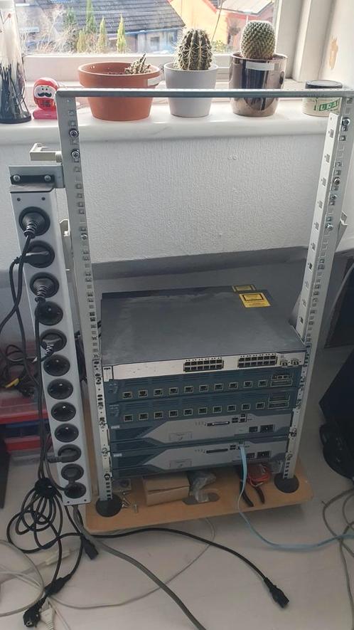 Cisco lab 4 routers met lab rack