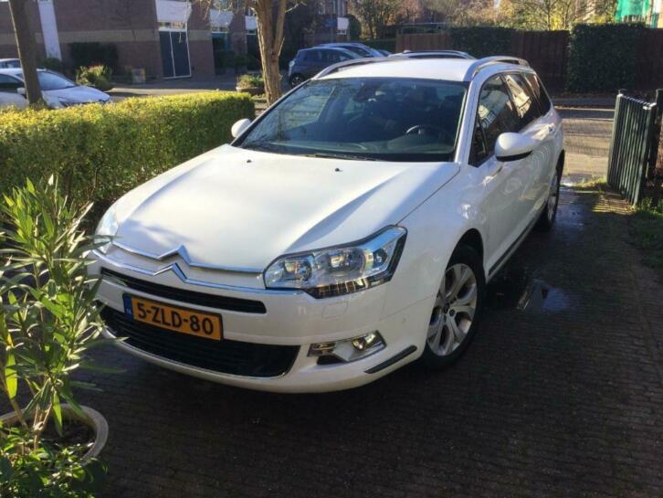 Citroen C5 2.0 Hdif Tourer 2011 136 pk Kleur wit.