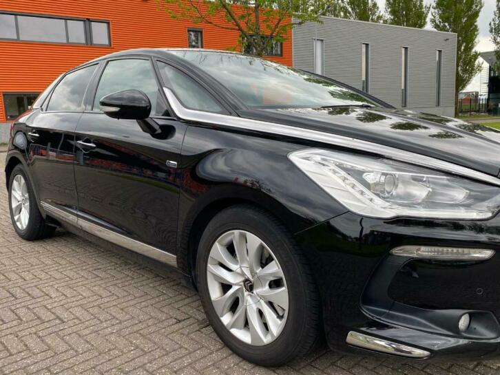 Citroen DS5 HYBRID4 Zwart Dealeronderhouden met veel opties.