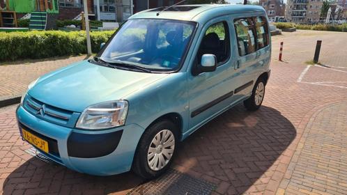 Citron Berlingo 2004 en een Mitsubishi Space Wagon 2002