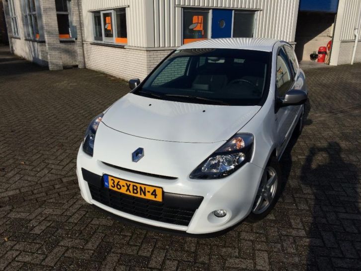 Clio 1.5 dci night amp day. VERKOCHT VERKOCHT