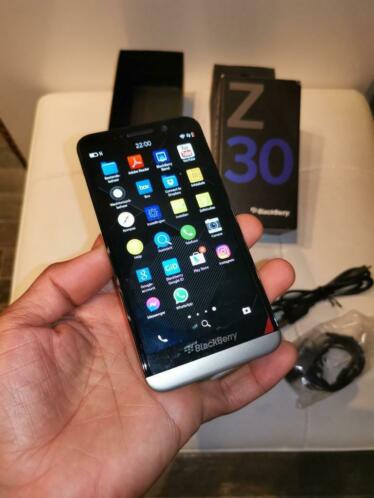 Compleet nieuw BlackBerry Z30 met werkende WhatsApp en plays