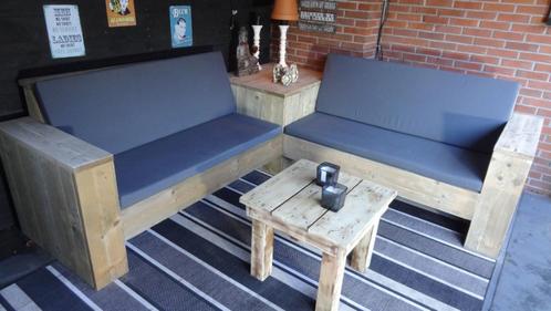 Compleet  ( Nieuw )houten loungeset ,  tafeltje en kussens
